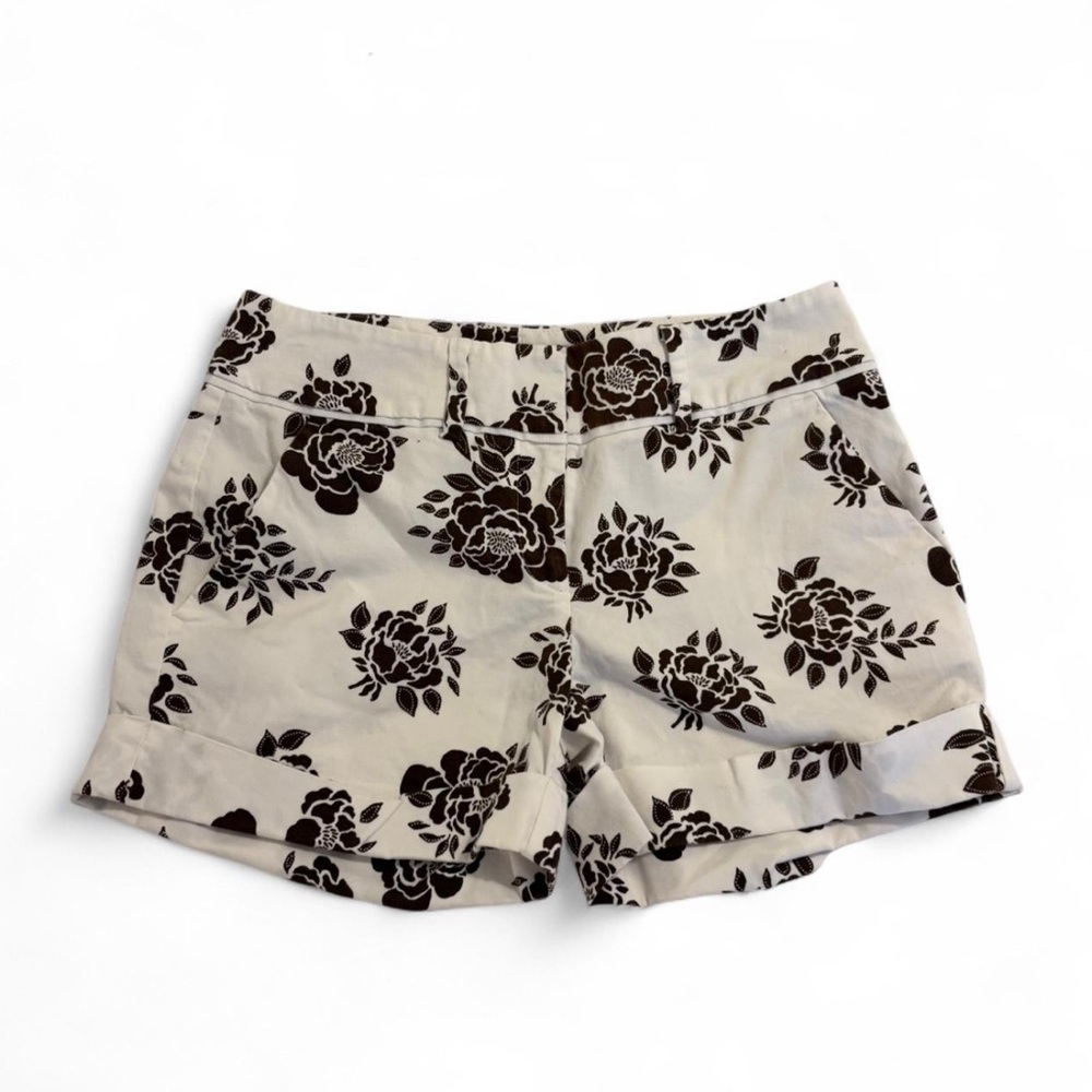 Avenue White and Brown Bermudas Classic Style